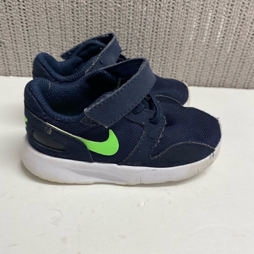 Nike boys toddler KAISHI/TDV sneaker black and green/ size6